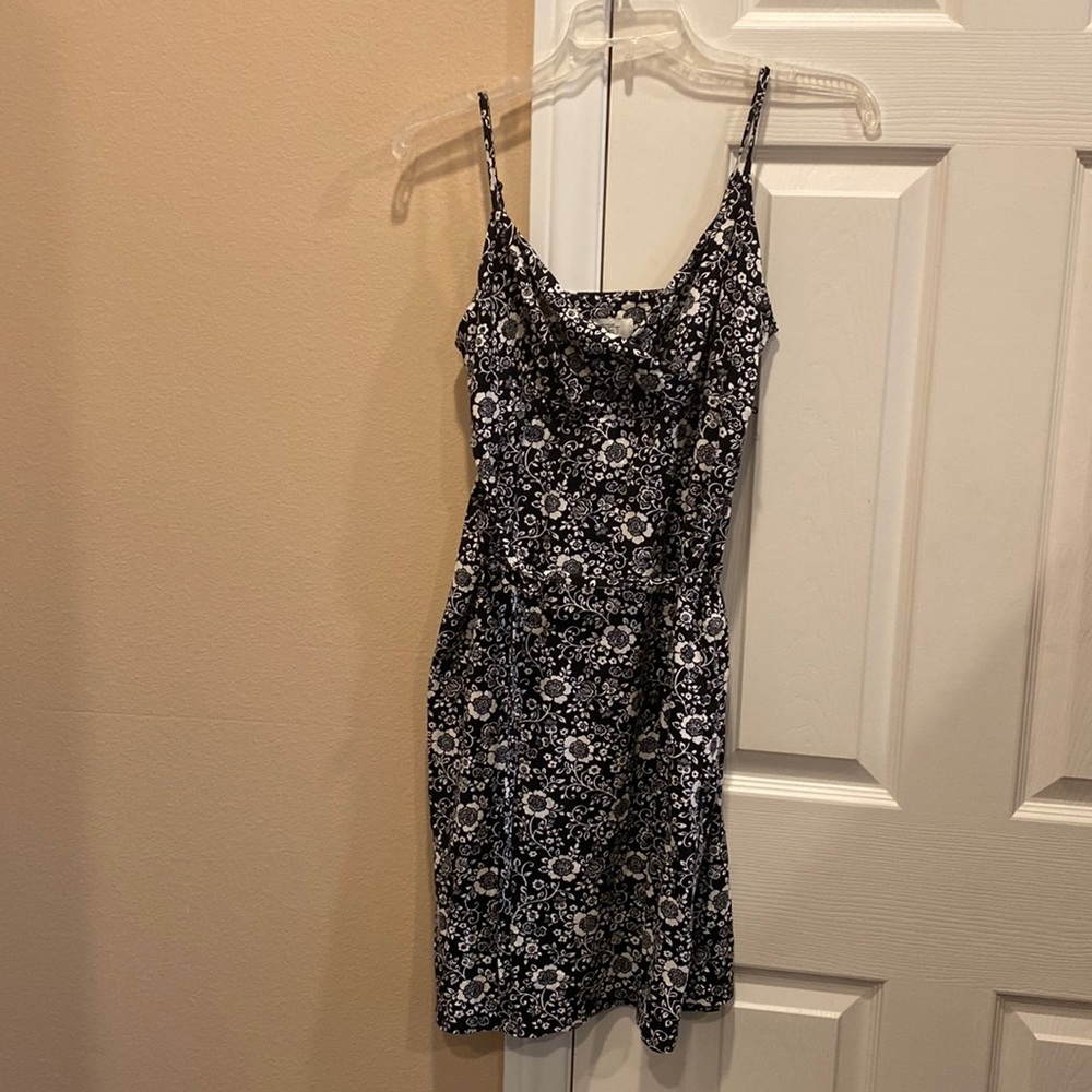 Ann Taylor LOFT adjustable spaghetti strap tie-front floral print dress